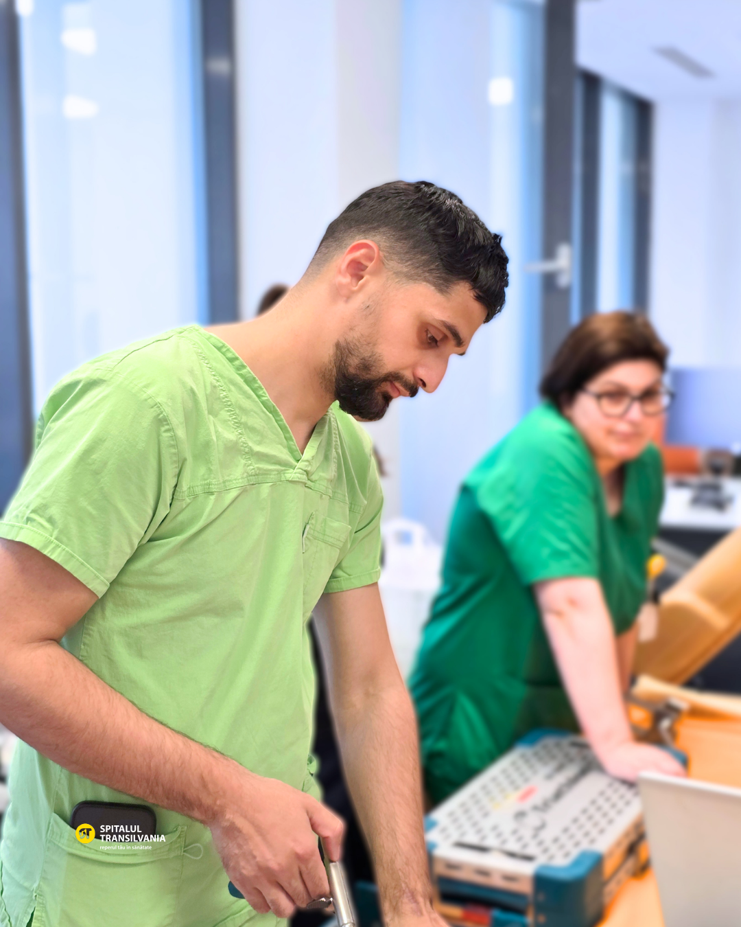 Workshop dedicat endoprotezării de șold și genunchi, organizat la Spitalul Transilvania 2 Crin Ionuț - Instrumentar și asistent medical