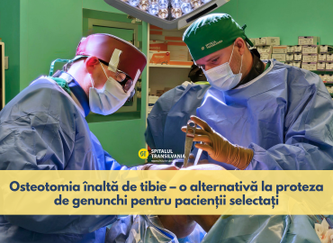 Intervenție de osteotomie înaltă de tibie pentru tratamentul gonartrozei și corectarea deviației în varus la Spitalul Transilvania.